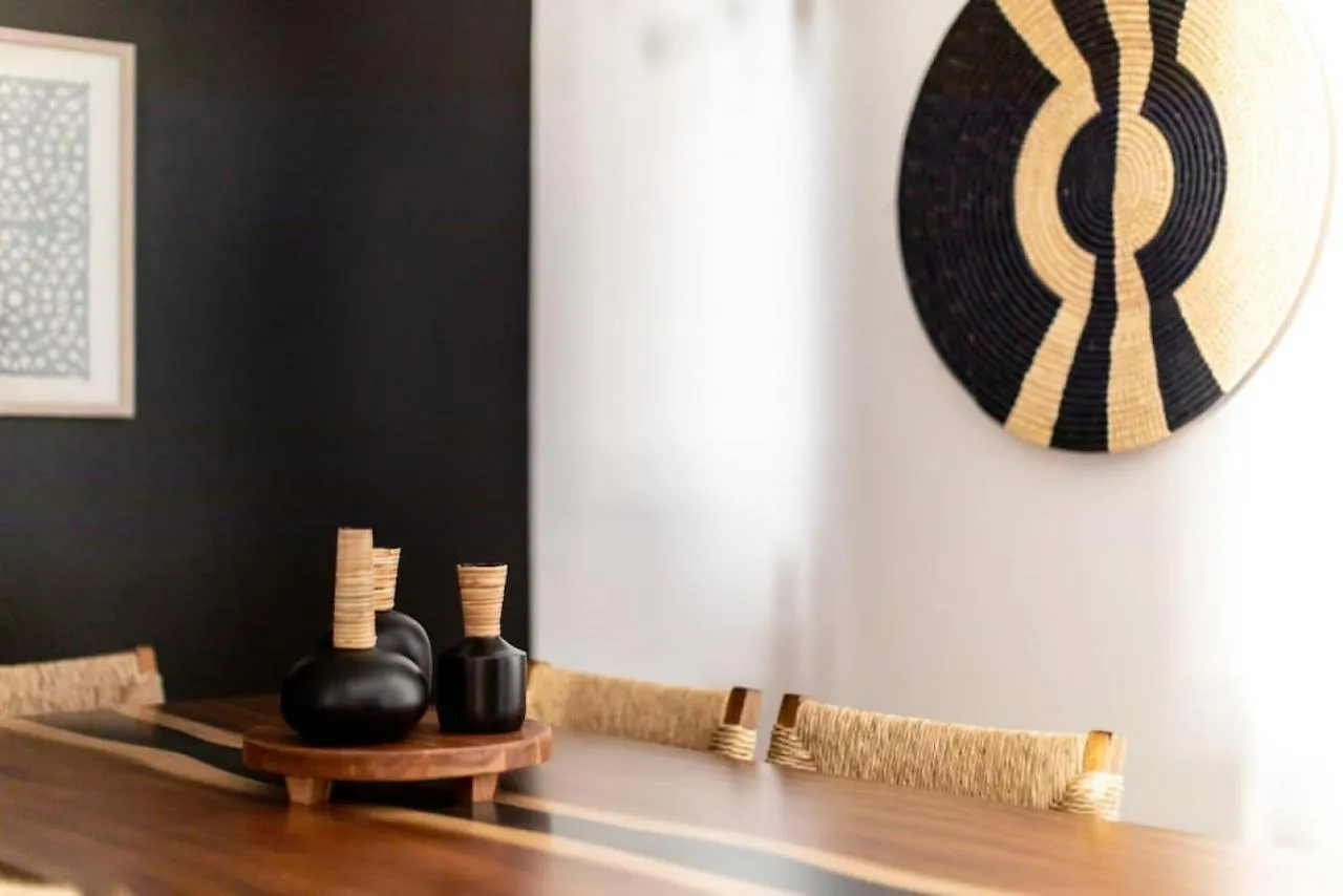 Stylish Downtown Nashville 3 Beds, 1 Bedroom With Private Patio, Parking Apartment