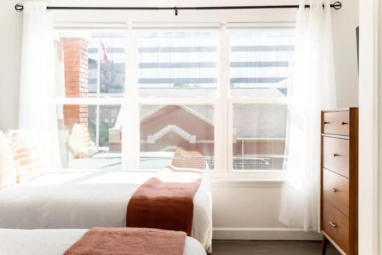 Apartment Stylish Downtown Nashville 3 Beds, 1 Bedroom With Private Patio, Parking