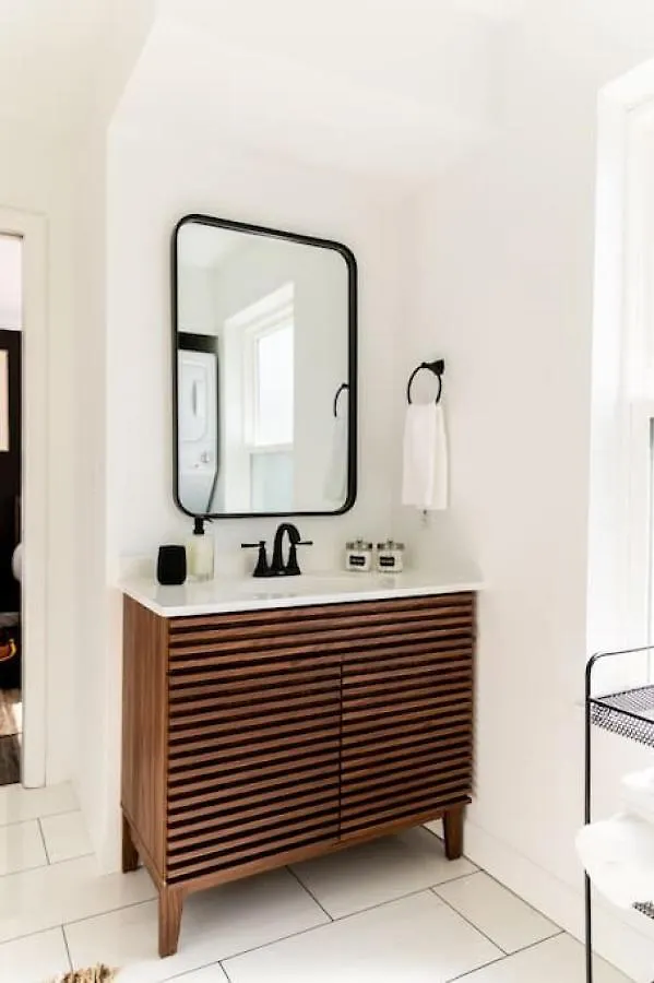 Stylish Downtown Nashville 3 Beds, 1 Bedroom With Private Patio, Parking Apartment