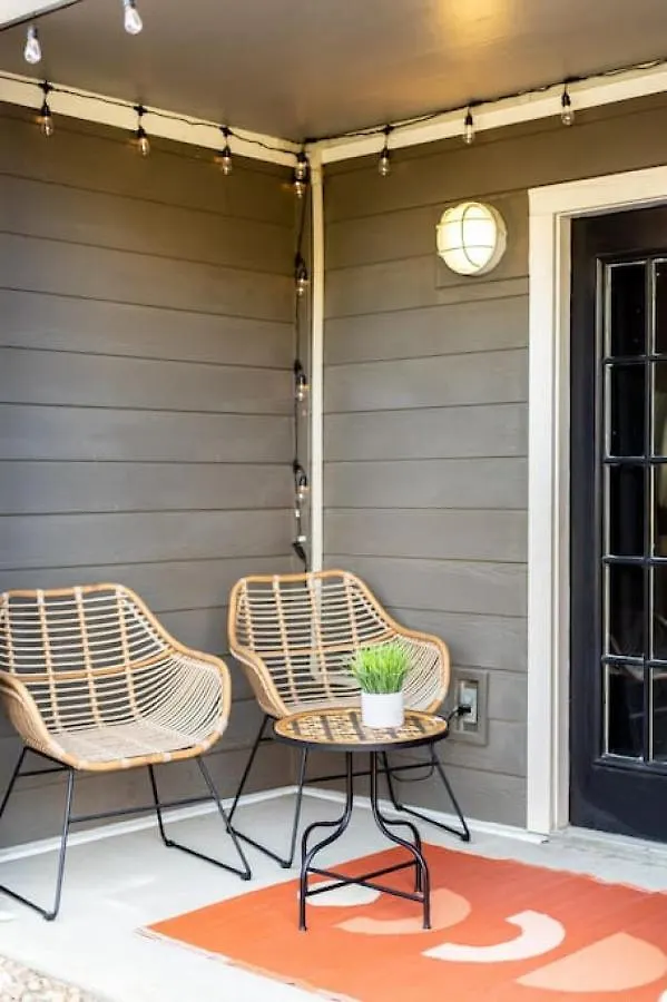 Stylish Downtown Nashville 3 Beds, 1 Bedroom With Private Patio, Parking